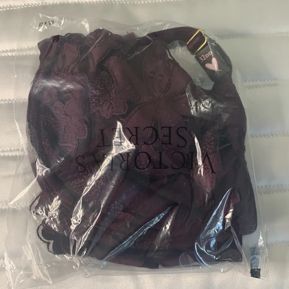 💕NWT Victoria’s Secret Very Sexy Unlined Floral Embroidery Demi Bra 32DD Wine💕 - Picture 3 of 6